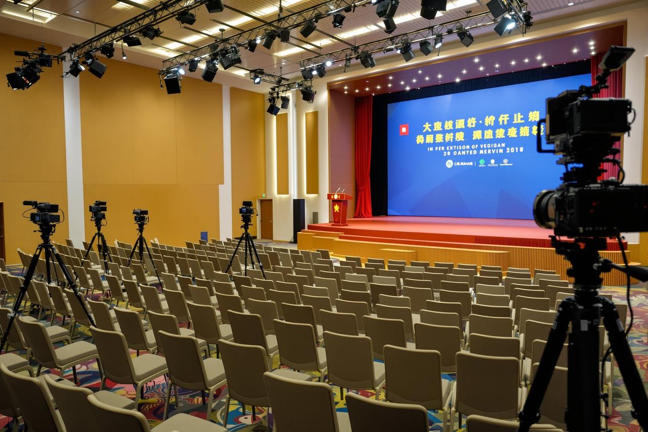 现场直击：某品牌发布会因艺人迟到两小时，媒体集体离场 - 51视频吃瓜官网